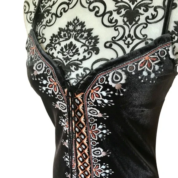 AEROPOSTALE VELVET EMBROIDERED DRESS - Picture 7 of 7